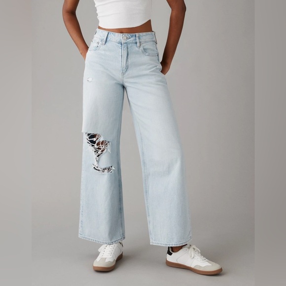 American Eagle Jeans Super High Rise Baggy Wide Leg Ankle Light Wash Size 4 - Picture 1 of 8